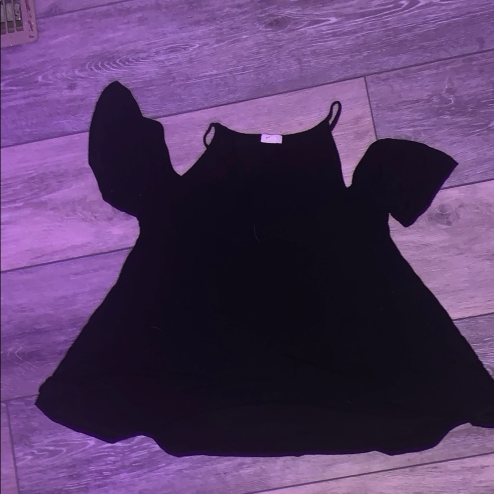 off the shoulder black t shirt